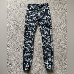 Lululemon leggings with pockets